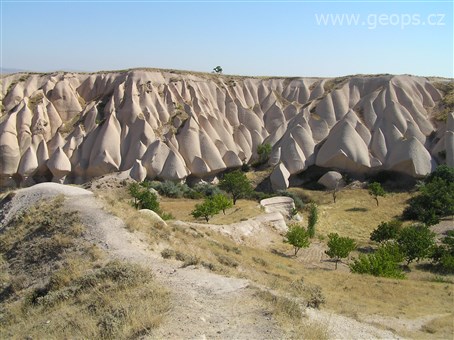 Pohodové týdny v horách s turistikou - Turecko - pohled od Uchisaru na Orencikbasi Valley, Národní park Göreme, UNESCO
