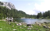Pohodové týdny v horách - Slovinsko - Julské Alpy - Dvojno jezero, zde se vyskytuje mýtické zvíře Zlatorog, kamzík se zlatými rohy.